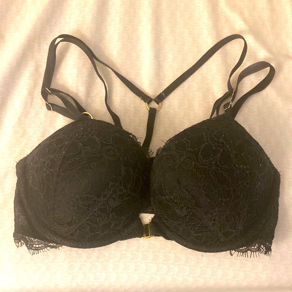 Victoria’s Secret bombshell bra in black lace with front opening size 32C